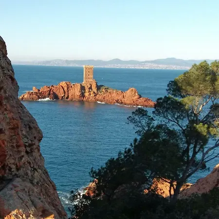 Ensolleiado Saint Raphael Apartment
